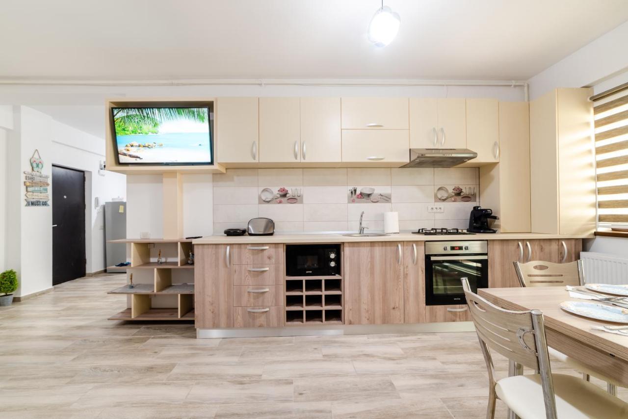 Derya Suites - Mamaia Nord Нэводари Экстерьер фото